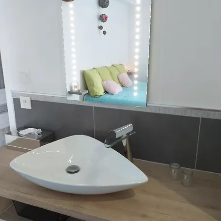 Le Ptit De L'abbaye Et Prive מלון אהבה *