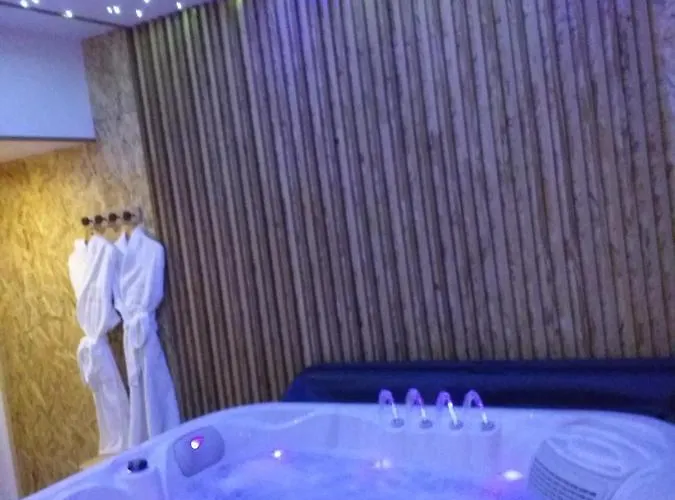 Le Ptit De L'abbaye Et Prive Lonlay-l'Abbaye