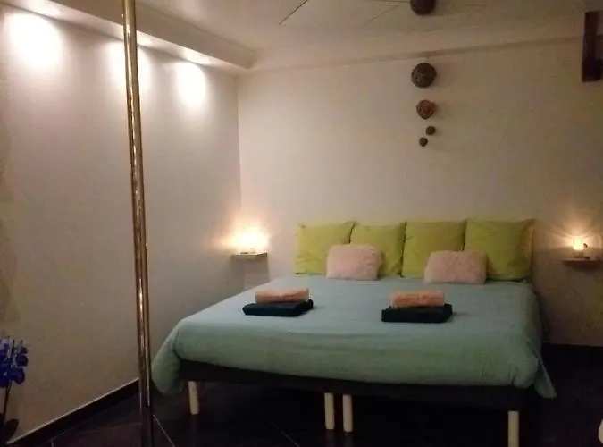 Liebeshotel Le Ptit De L'abbaye Et Prive *